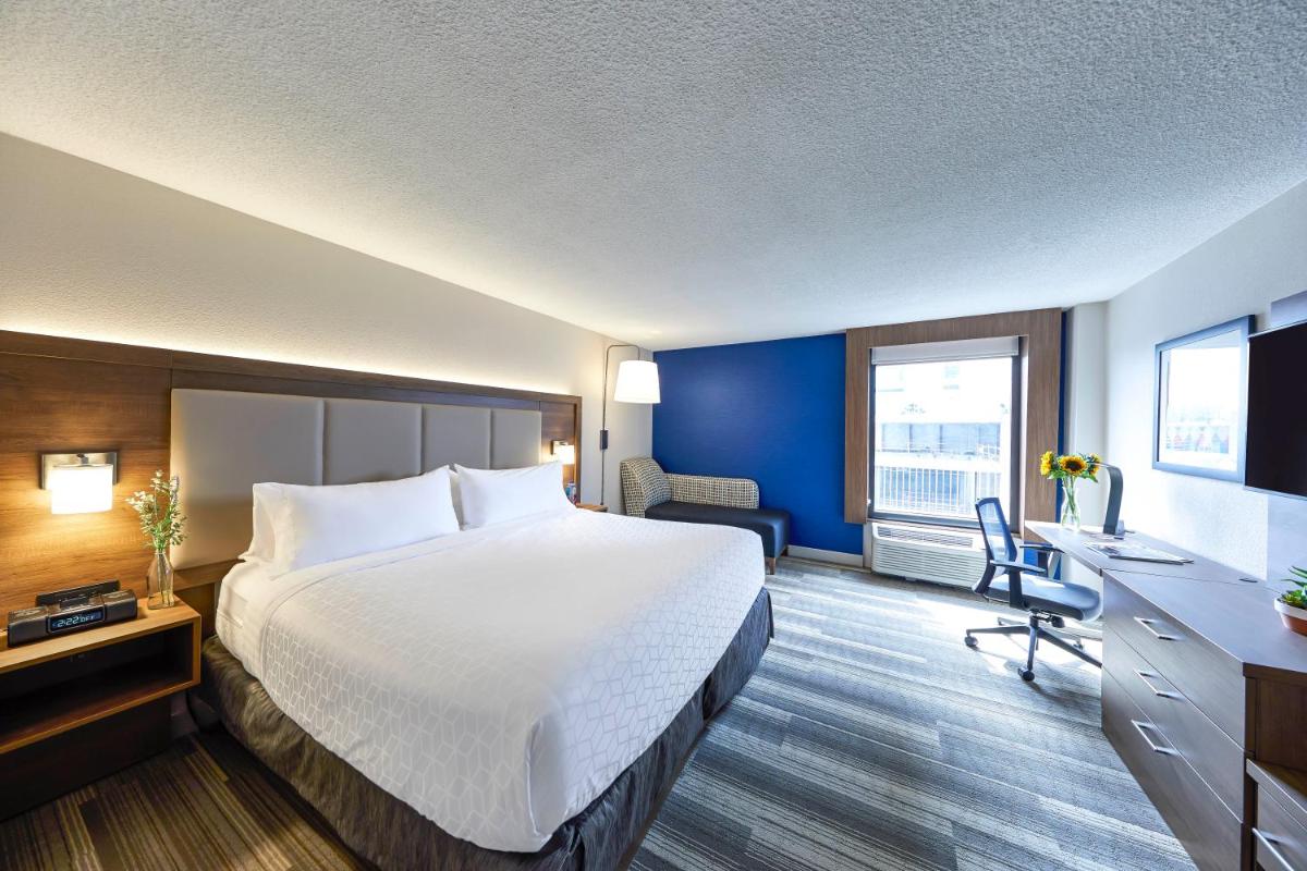 Photo - Holiday Inn Express Nashville-Downtown Conference Center, an IHG Hotel