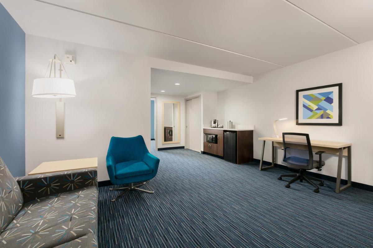 Photo - Holiday Inn Express Hotel & Suites Norfolk Airport, an IHG Hotel