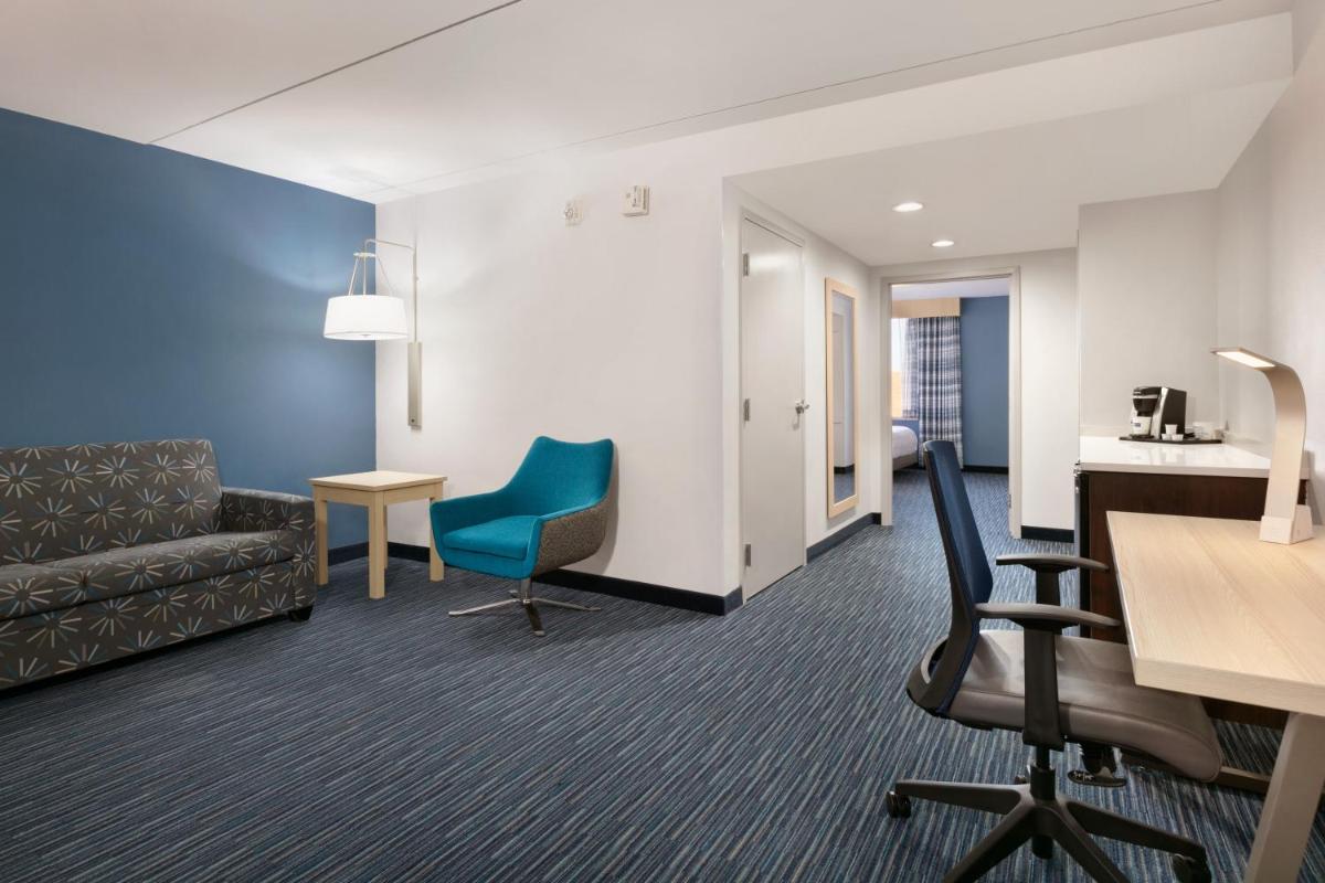 Photo - Holiday Inn Express Hotel & Suites Norfolk Airport, an IHG Hotel