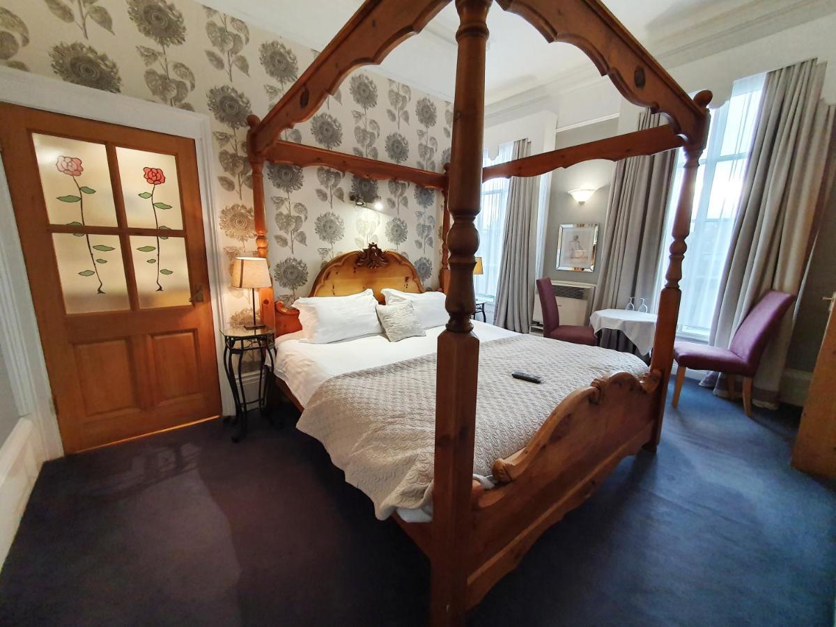 Photo - Holmwood House Guest Accommodation