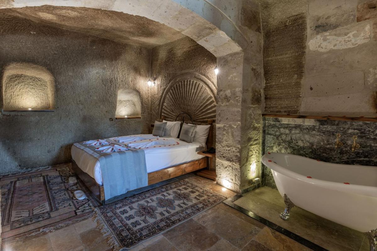 Photo - Sarnich Cave Suites