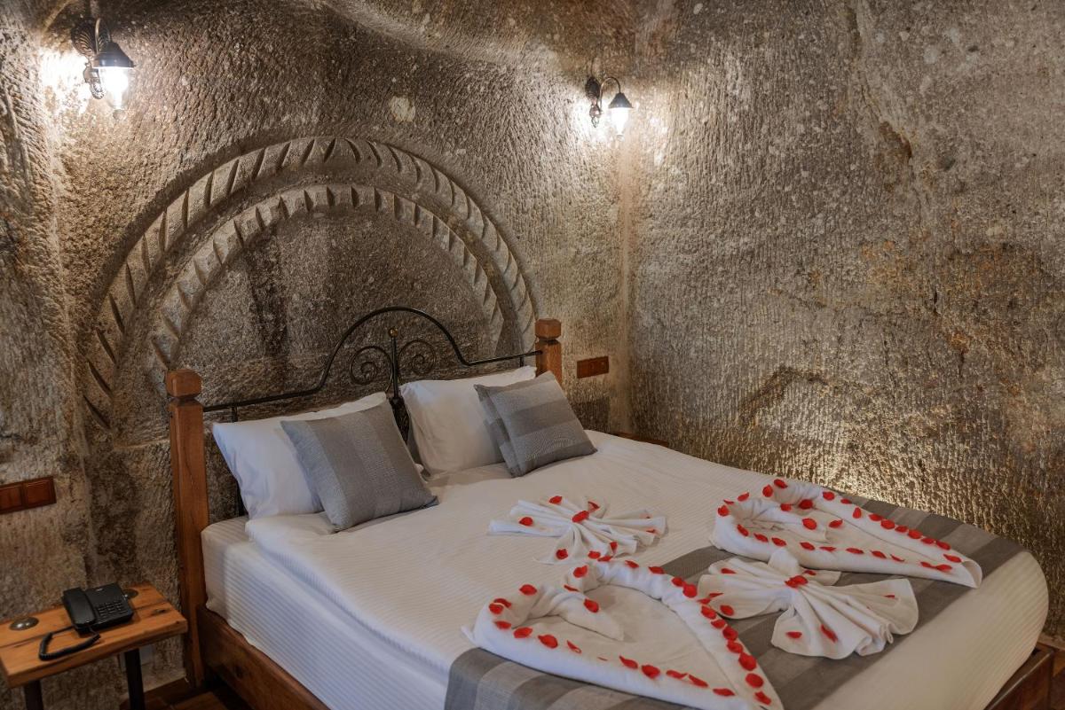 Photo - Sarnich Cave Suites