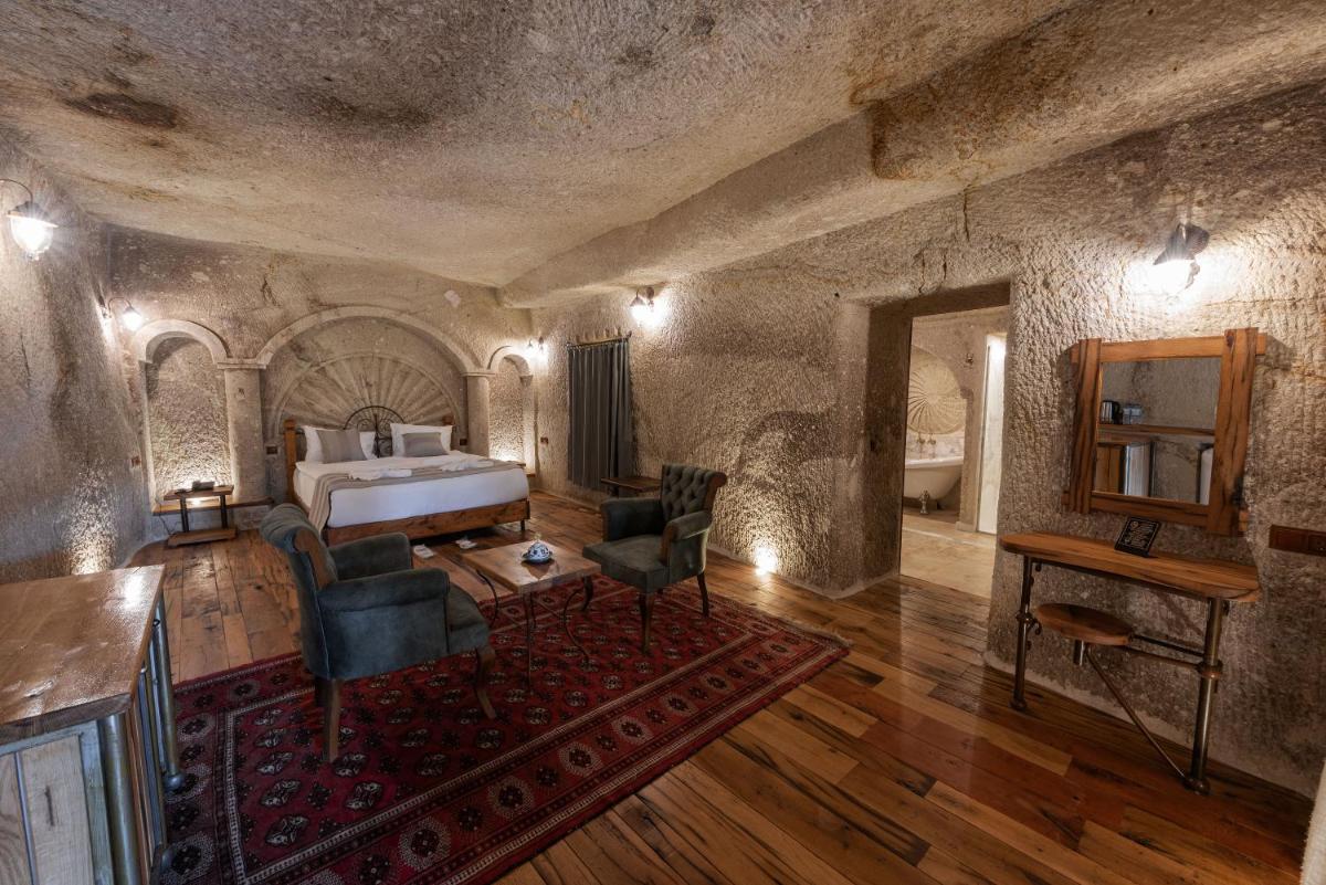 Photo - Sarnich Cave Suites