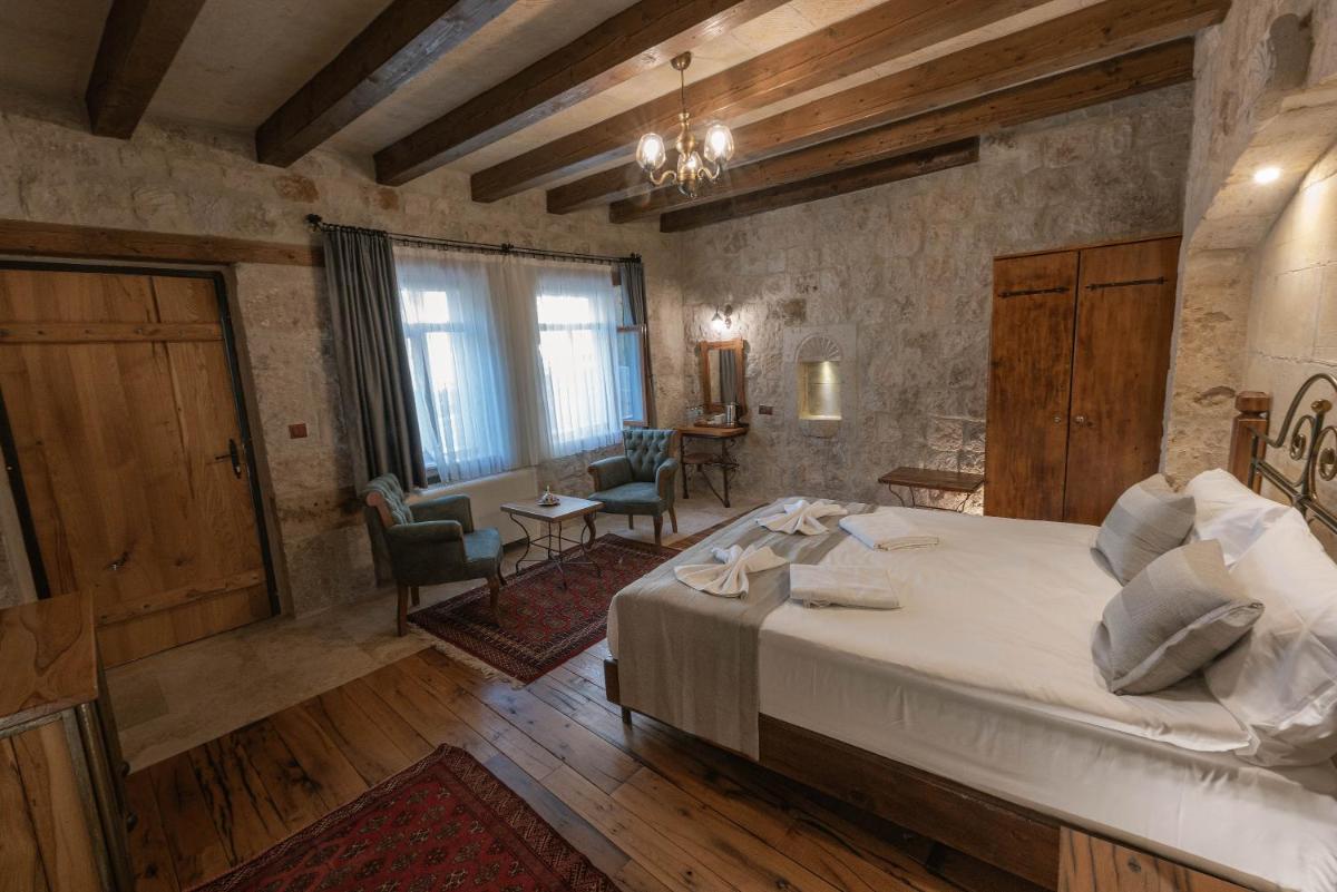 Photo - Sarnich Cave Suites