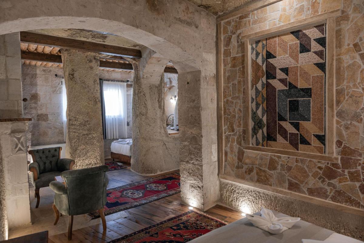 Photo - Sarnich Cave Suites