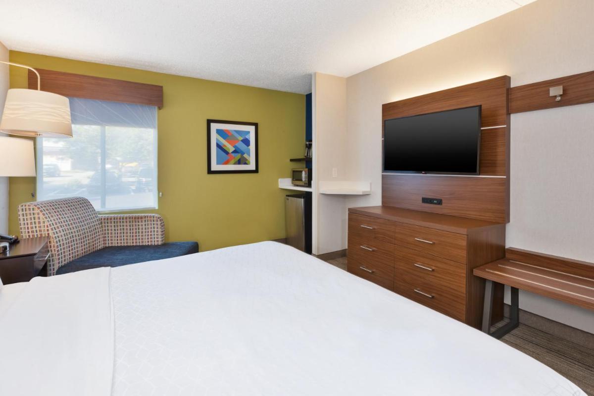 Photo - Holiday Inn Express - Waldorf, an IHG Hotel