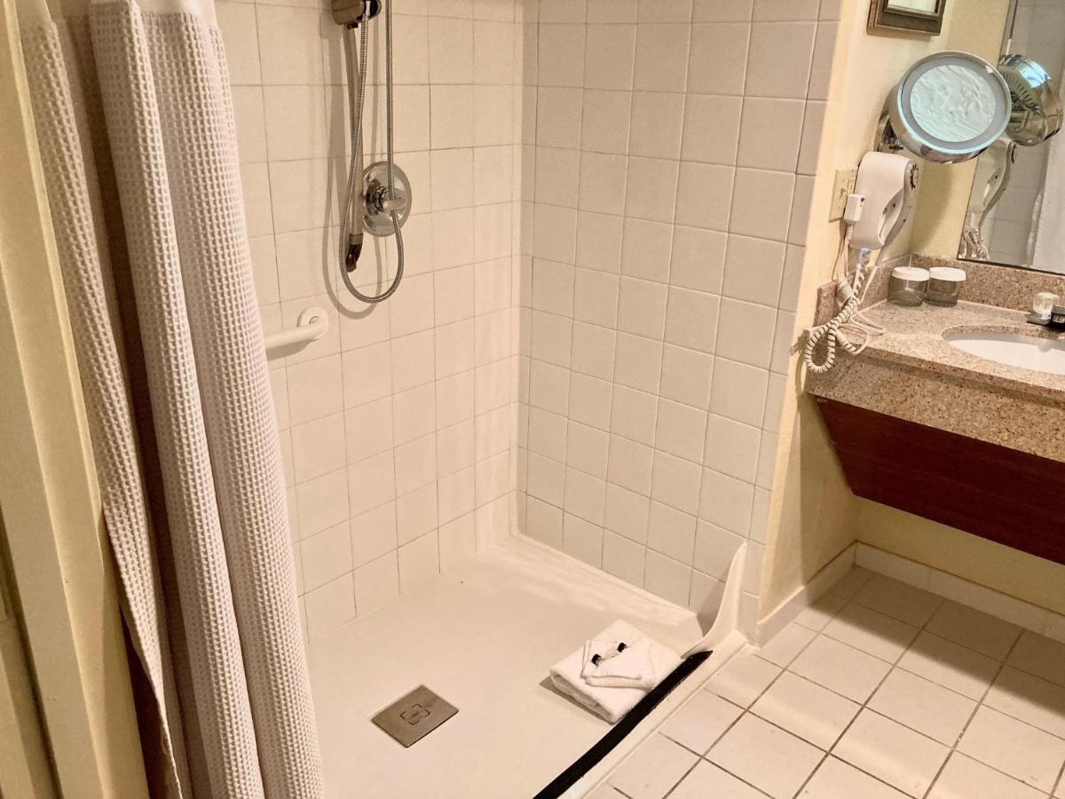 Photo - Radisson Hotel Austin - University