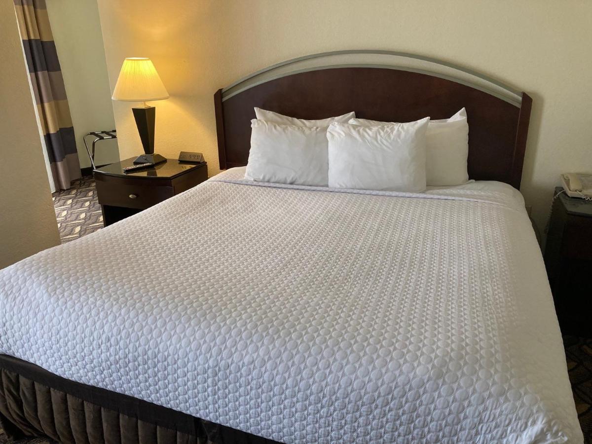 Photo - Radisson Hotel Austin - University