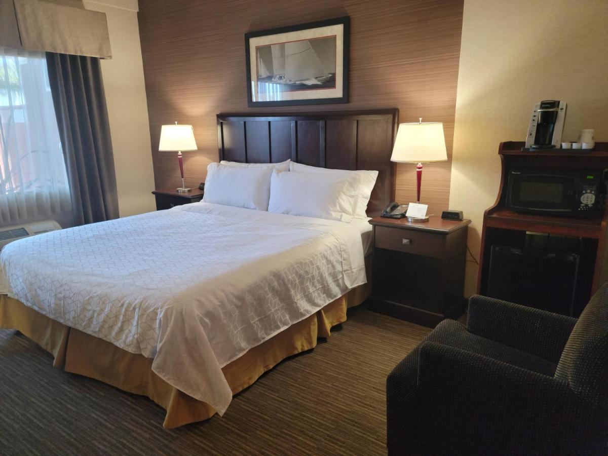 Photo - Holiday Inn Express San Diego South - Chula Vista, an IHG Hotel