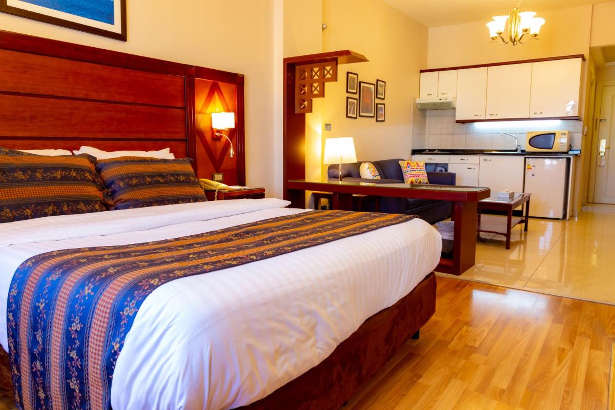 Photo - Comfort Hotel Suites