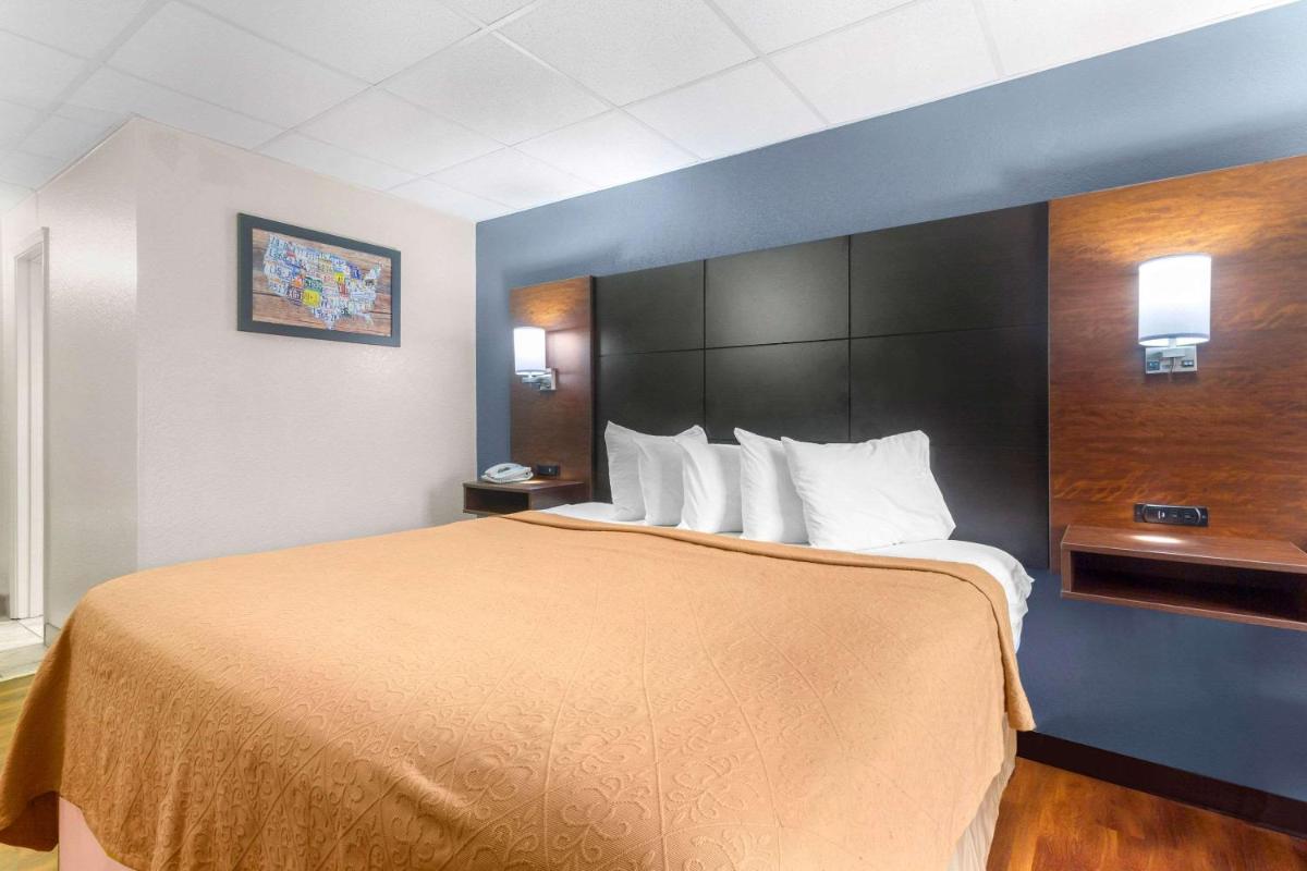Photo - Econo Lodge Inn & Suites at the Convention Center