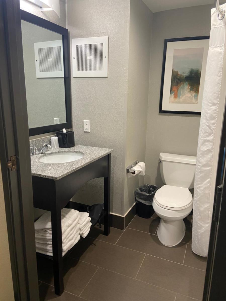 Photo - Holiday Inn Express Hotel & Suites Solana Beach-Del Mar, an IHG Hotel