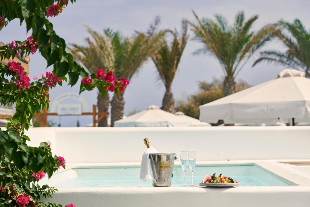 Photo - Nikki Beach Resort & Spa Santorini