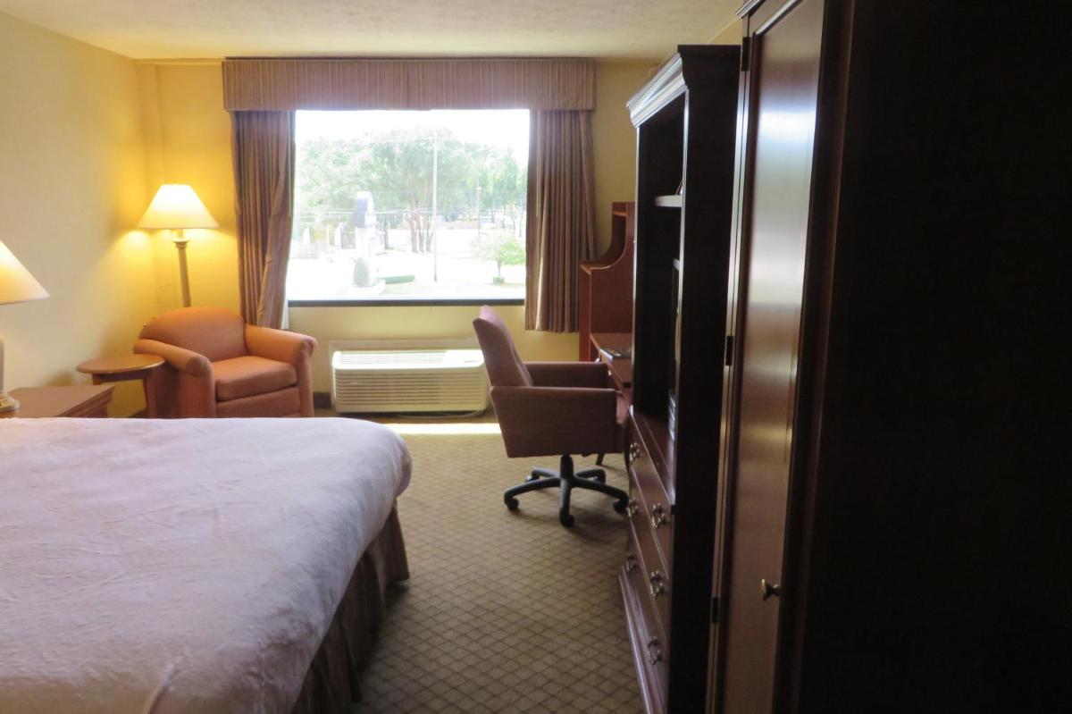 Photo - Days Inn by Wyndham Columbus Airport