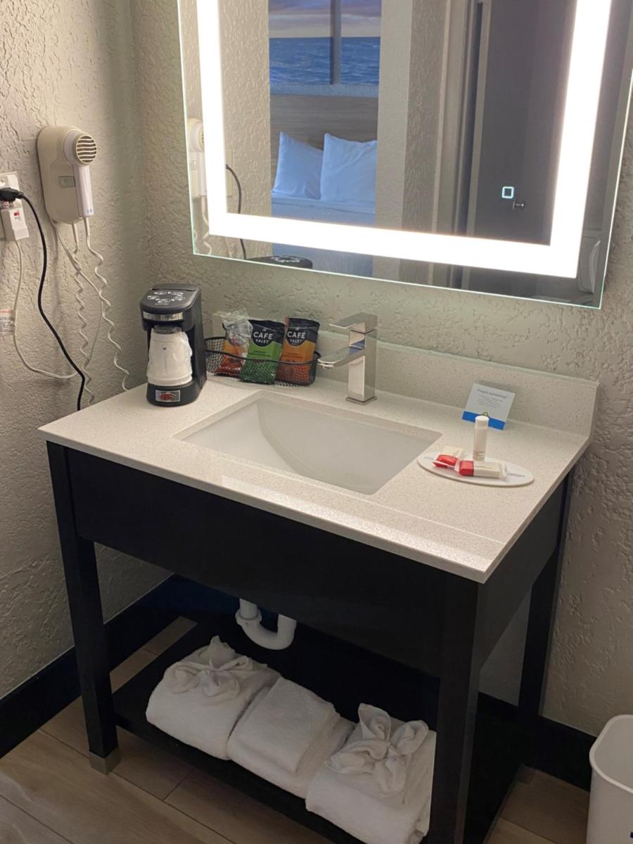 Photo - Days Inn by Wyndham Fort Pierce Midtown