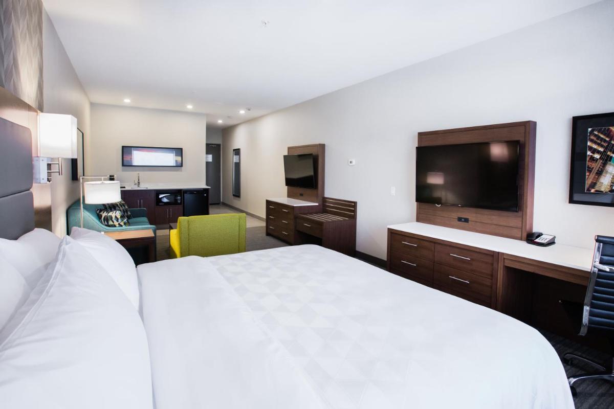 Photo - Holiday Inn Hotel & Suites Calgary South - Conference Ctr, an IHG Hotel