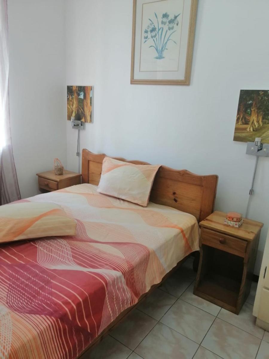 Photo - Room in Apartment - Roommate for rent in flic en flac