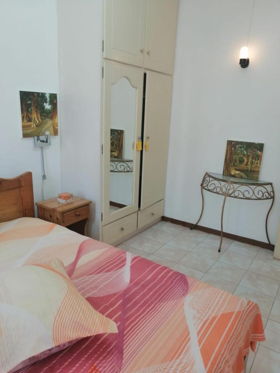 Photo - Room in Apartment - Roommate for rent in flic en flac