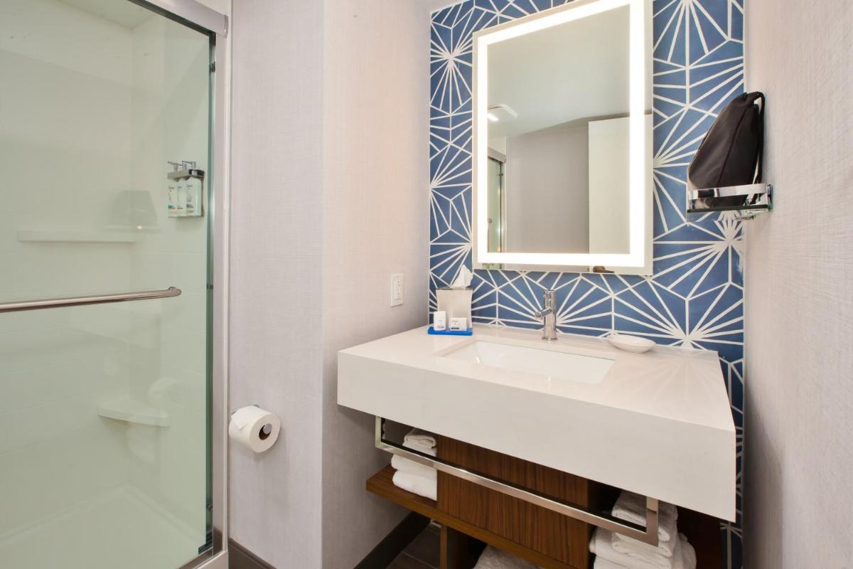 Photo - Holiday Inn Express Hotel & Suites Virginia Beach Oceanfront, an IHG Hotel