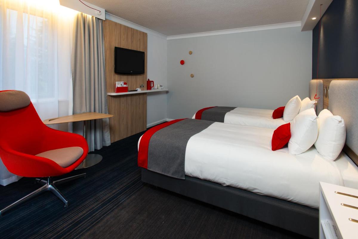 Photo - Holiday Inn Express London Luton Airport, an IHG Hotel