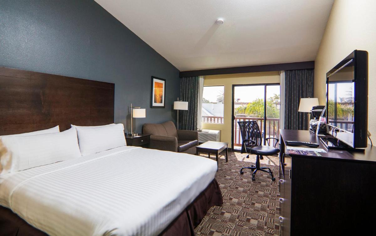 Photo - Holiday Inn Express Hotel & Suites Solana Beach-Del Mar, an IHG Hotel