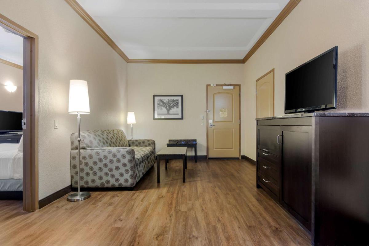 Photo - Best Western Plus Kamloops Hotel