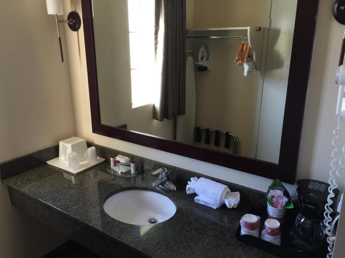 Photo - Ramada by Wyndham San Diego Poway Miramar