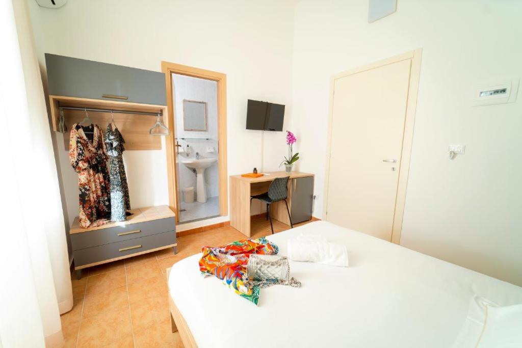 Photo - Ballaro' Hotel - Budget Room