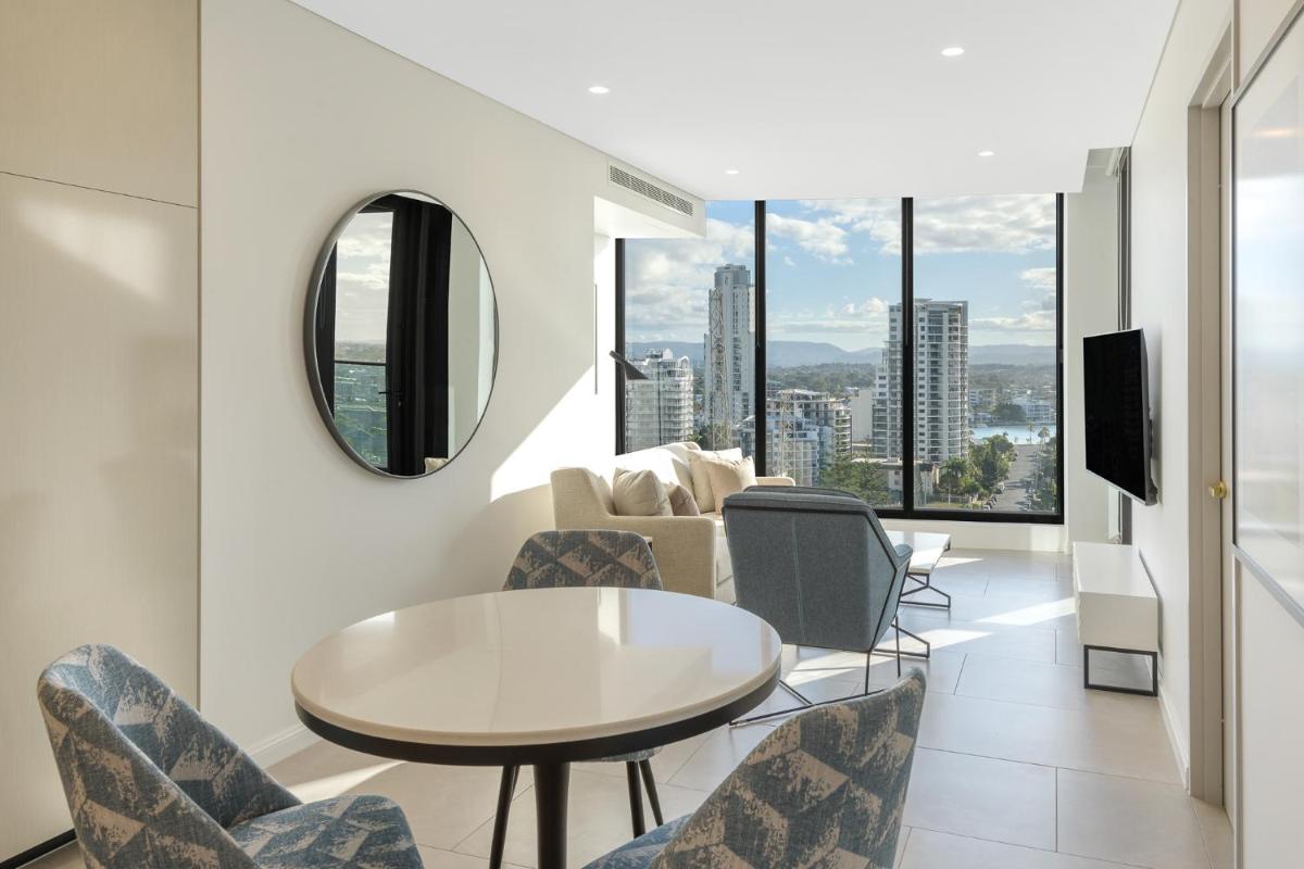 Photo - Meriton Suites Surfers Paradise