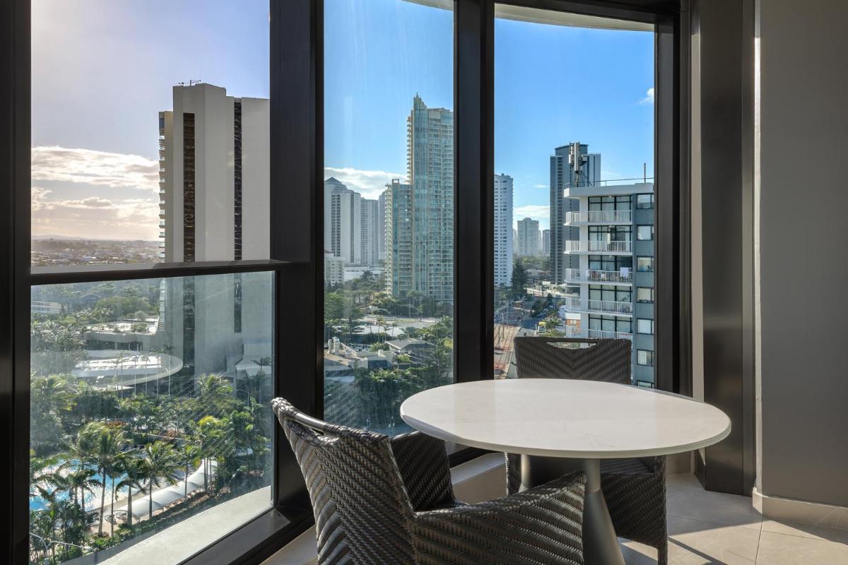 Photo - Meriton Suites Surfers Paradise