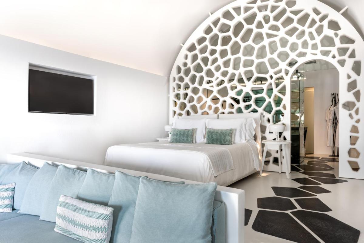 Photo - Grace Hotel Santorini, Auberge Resorts Collection