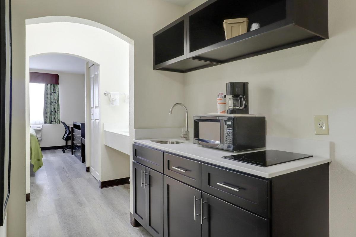 Photo - Quality Suites Albuquerque Airport