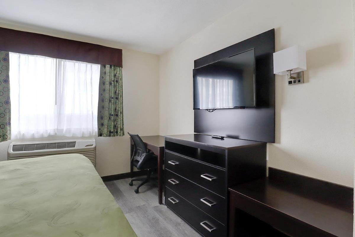 Photo - Quality Suites Albuquerque Airport