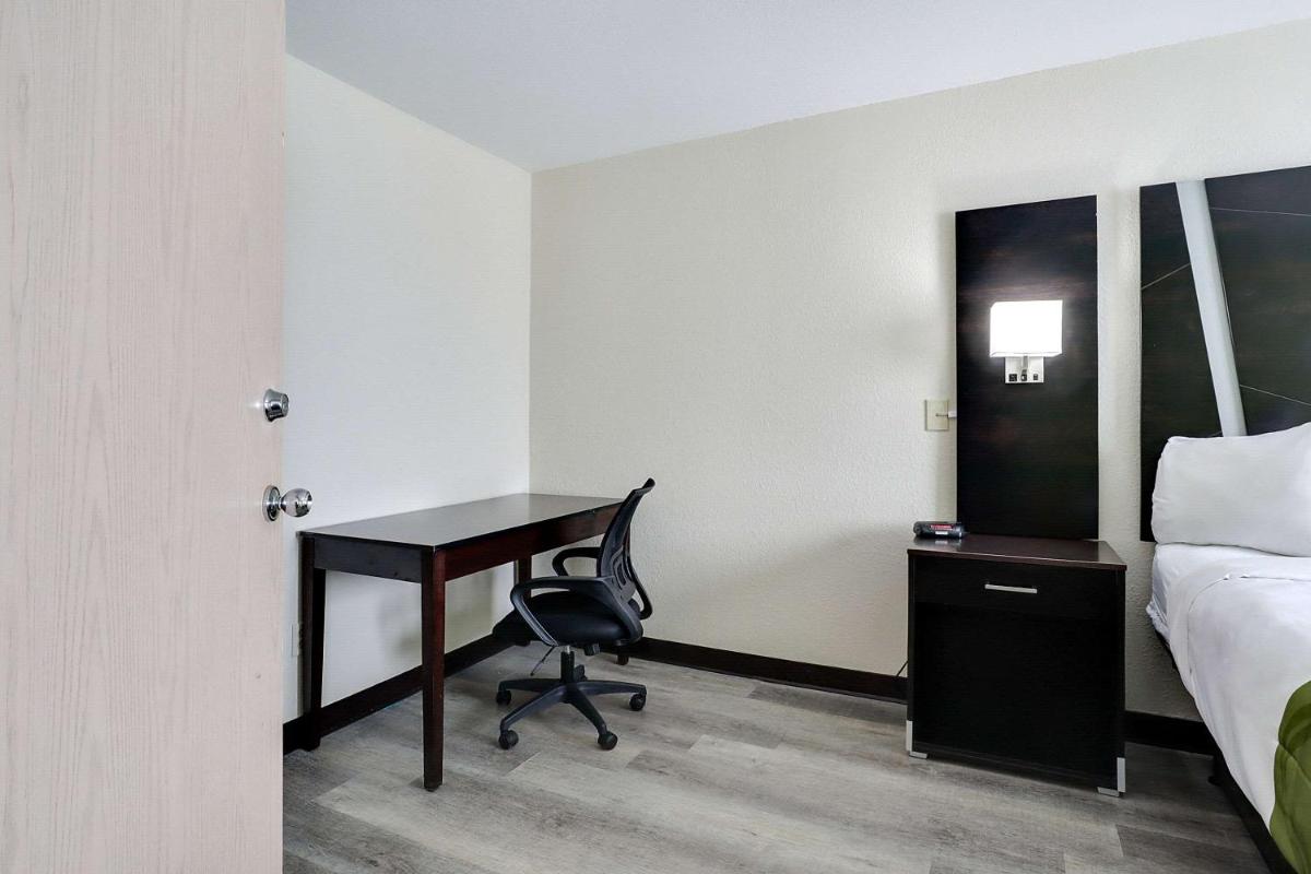 Photo - Quality Suites Albuquerque Airport