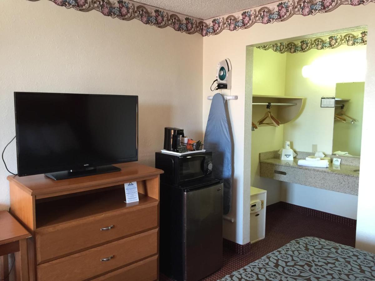 Photo - Days Inn by Wyndham Fort Myers