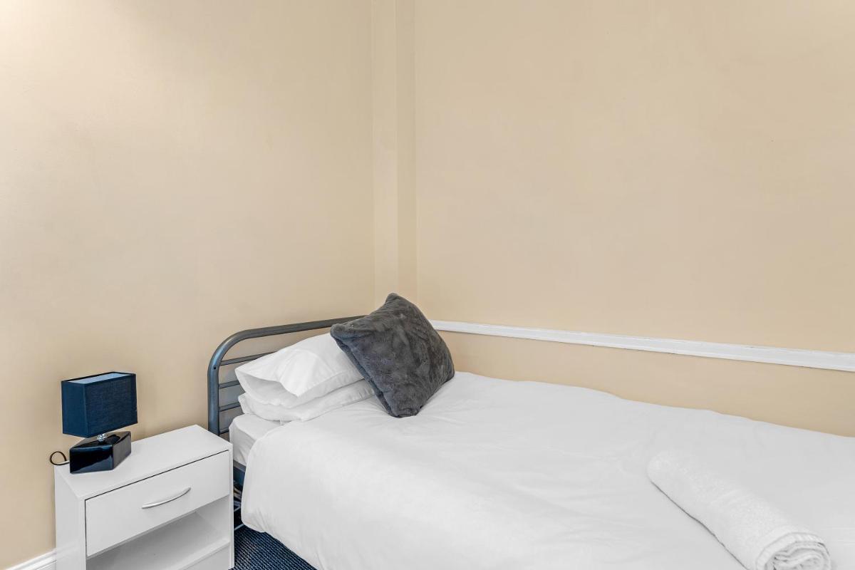 Photo - Edinburgh City Centre Jasmine Apartment -SLEEPS 7