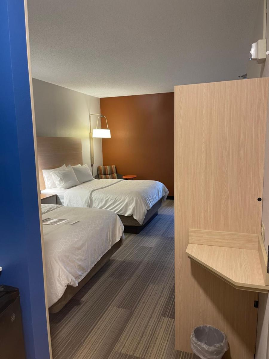 Photo - Holiday Inn Express Cedar Rapids - Collins Road, an IHG Hotel