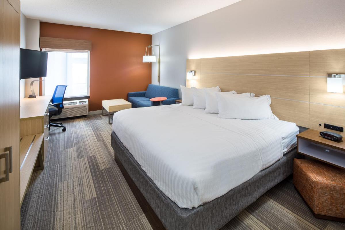 Photo - Holiday Inn Express Cedar Rapids - Collins Road, an IHG Hotel