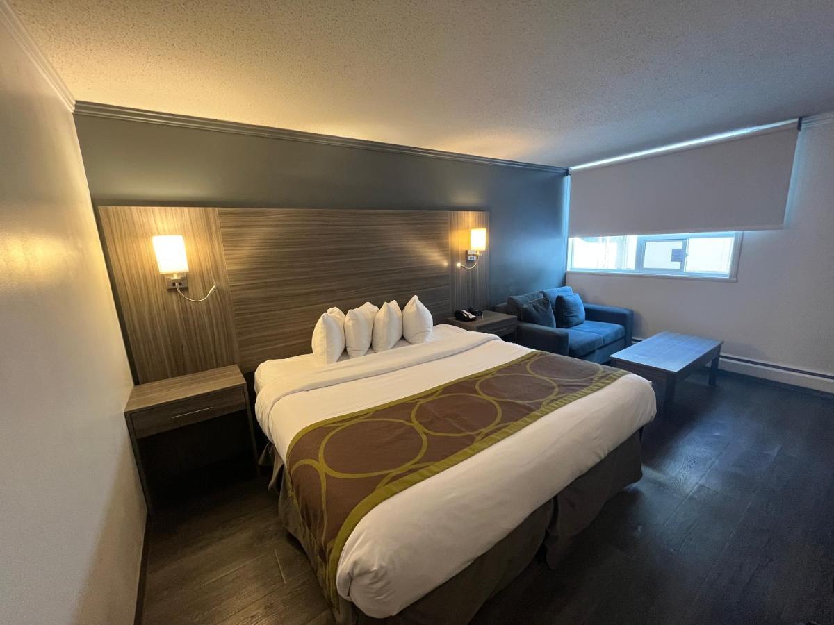 Photo - Super 8 by Wyndham Macleod Trail Calgary