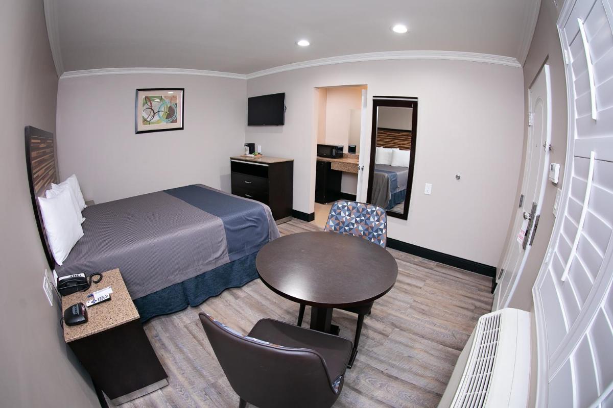 Photo - Diamond Bell Inn & Suites