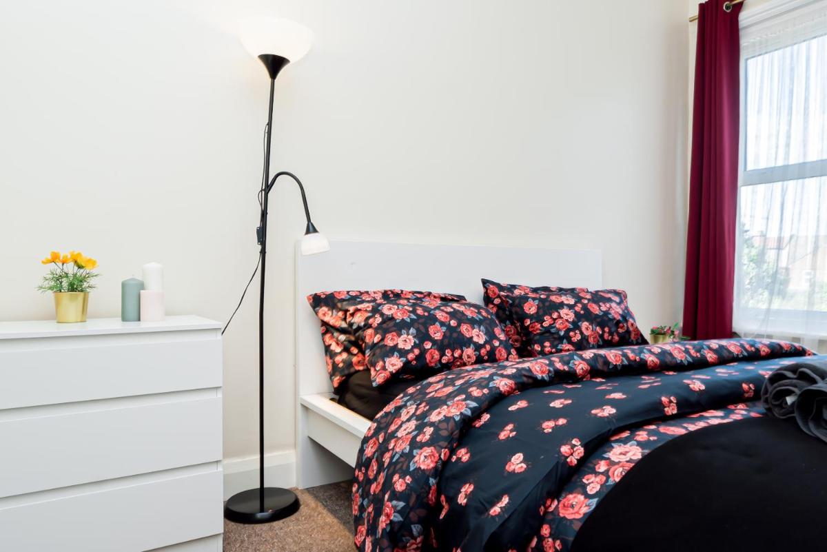 Photo - Shirley House Self Catering Guest House, 5 min Drive to Cruise Ship Terminals and City Centre