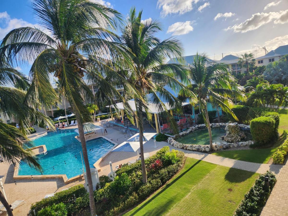 Photo - Holiday Inn Resort Grand Cayman, an IHG Hotel