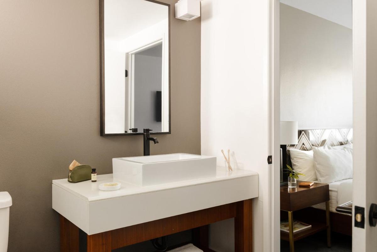 Photo - The V powered by Sonder