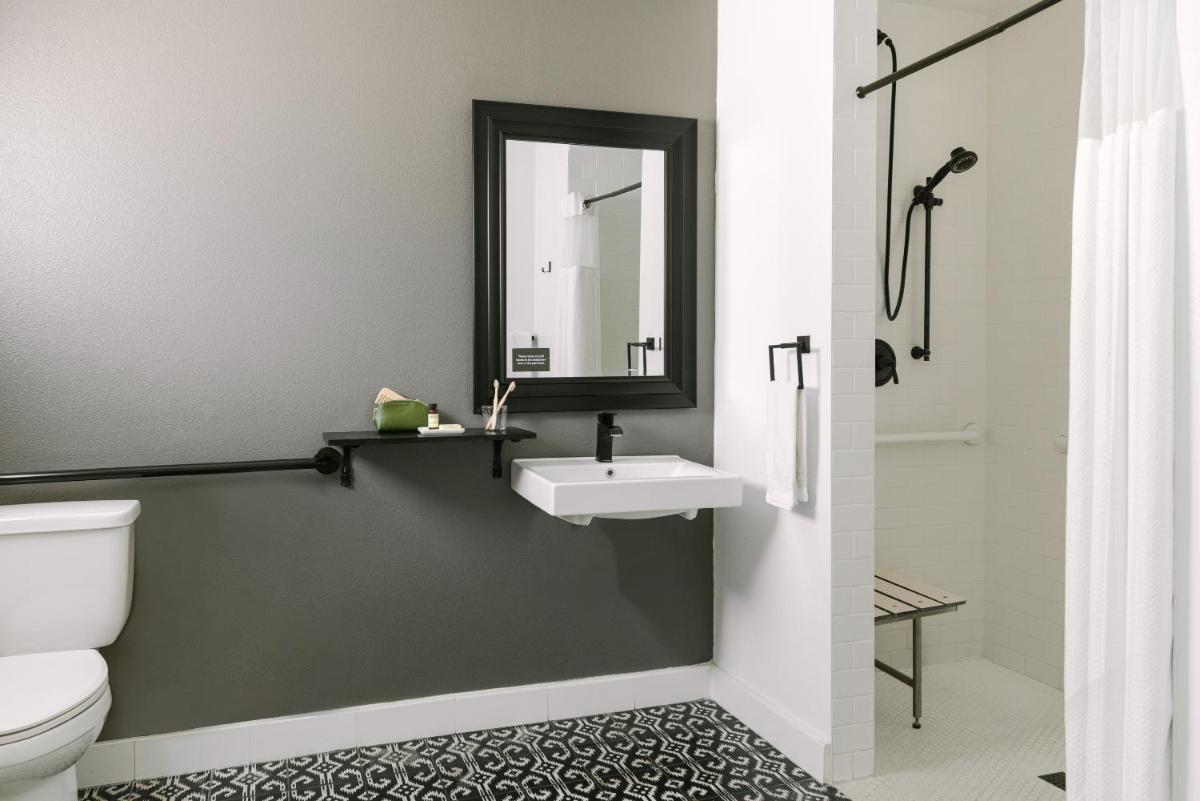 Photo - The V powered by Sonder