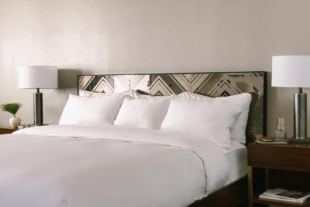 Photo - The V powered by Sonder