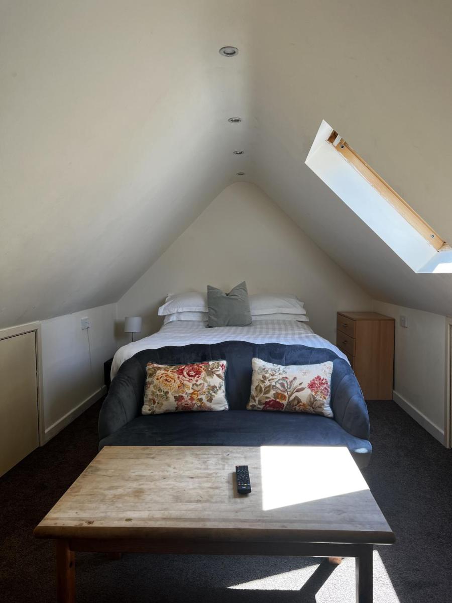 Photo - No5 Durley Road - Contemporary serviced rooms and suites - no food available