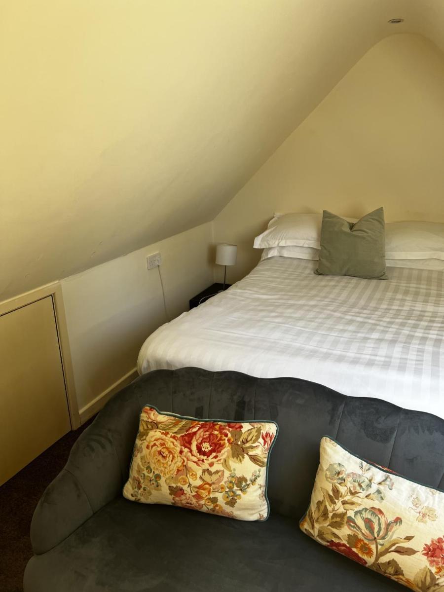 Photo - No5 Durley Road - Contemporary serviced rooms and suites - no food available