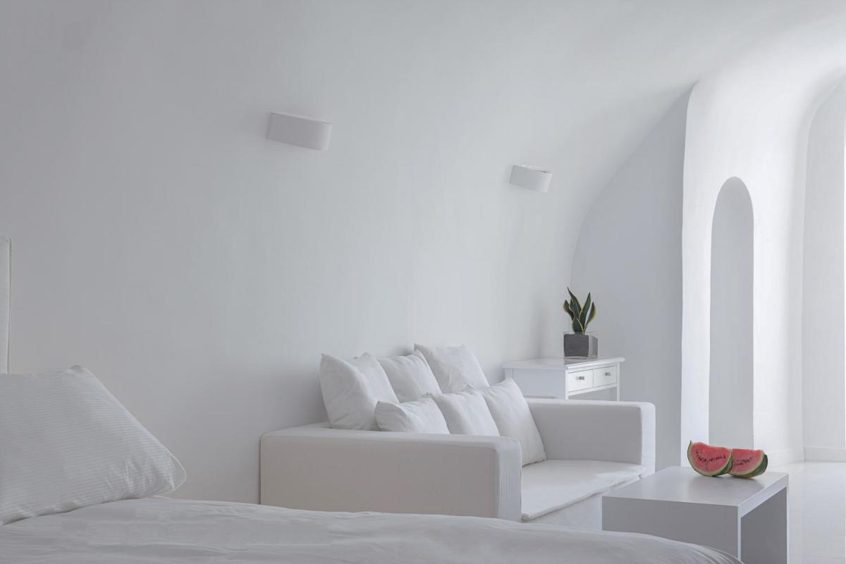 Photo - Katikies Chromata Santorini - The Leading Hotels of the World