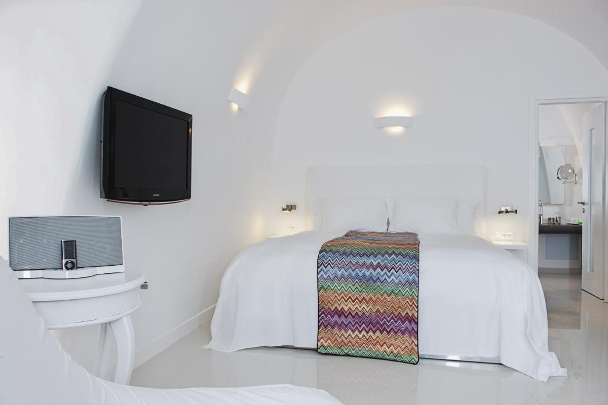 Photo - Katikies Chromata Santorini - The Leading Hotels of the World