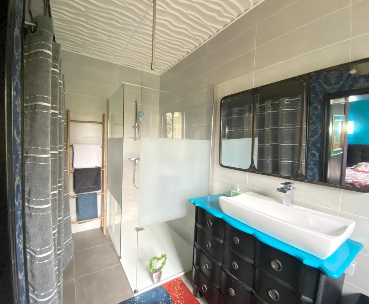 Photo - Ô Clair de Lune Chambres d'hôtes climatisées à Sarlat - parking privé - piscine chauffée - espace bi